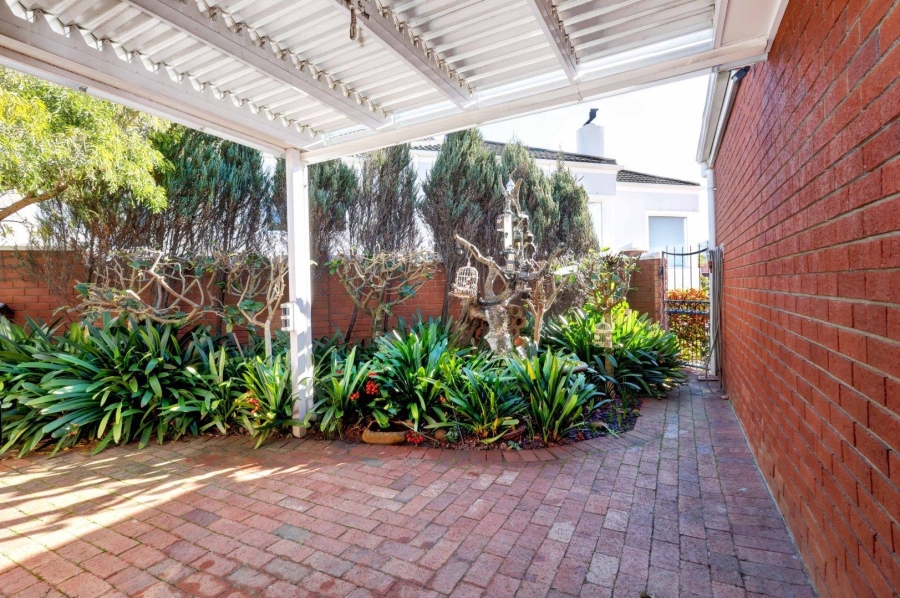 4 Bedroom Property for Sale in Van Riebeeckshof Western Cape
